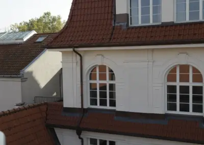 Mansarddach mit Fledermausgaube und Kupferanschl&uuml;ssen am Maria-Lenssen-Berufskolleg M&ouml;nchengladbach