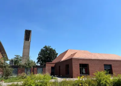 Außenansicht der Taufkapelle am Ensemble St. Konrad in Neuss