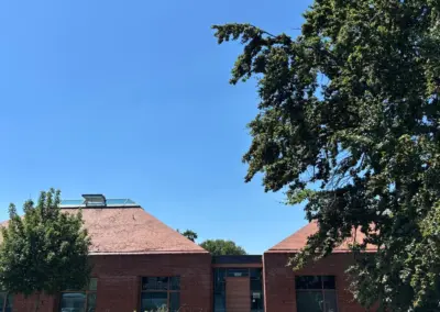 Fertiges Klinkerdach der KITA St. Konrad in Neuss