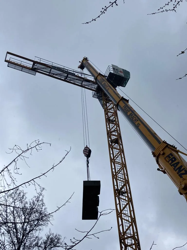 Einheben schwerer Bauteile per Kran, Hamacher Bedachungen