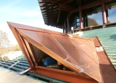 Detailanschluss zwischen Kupfergaube und Holzschindeldeckung, Parkrestaurant Rheinaue Bonn