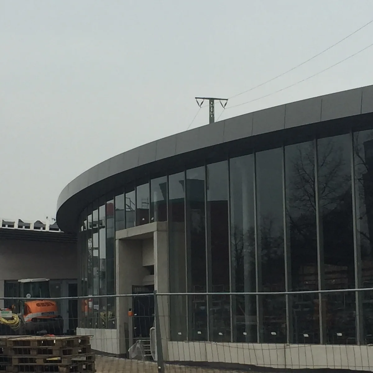 Dacharbeiten an der Radstation am Hauptbahnhof Mönchengladbach